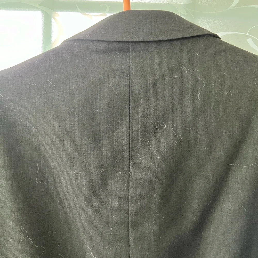 Petrocelli 💯 wool black suit jacket in size 48L. In great shape, lined.